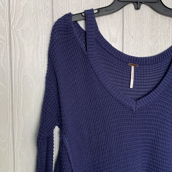 Free People Moonshine Cold Shoulder V-Neck Sweater Small NWT - Picture 3 of 6